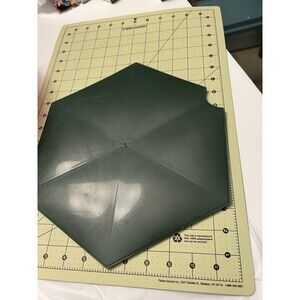 Piatto Bakery Green Hexagon Divider For The Piatto Bakery Box  EUC